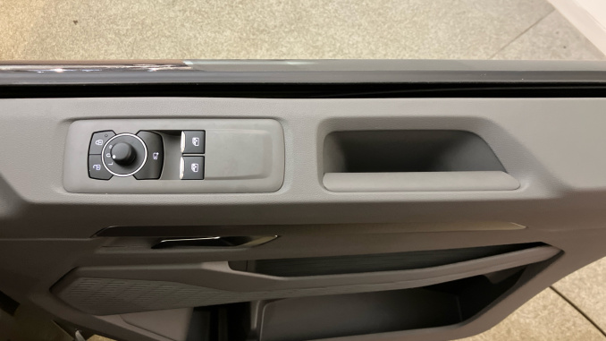 Volkswagen Transporter T32 Swb Diesel 2.0 TDI 170 Commerce Pro Van Auto [5 Plus] - Image 19